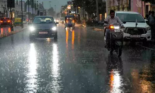 भारी बारिश से तबाह Himachal विकास के लिए 1,000 करोड़ रुपये का ऋण लेगा