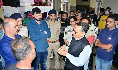 Shimla के अस्पतालों में दो महिलाओं की मौत, परिजनों ने इलाज में लापरवाही का आरोप लगाया Shimla के अस्पतालों में दो महिलाओं की मौत, परिजनों ने इलाज में लापरवाही का आरोप लगाया