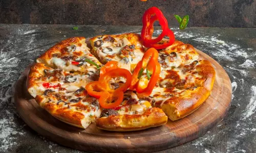 इस तरह घर पर ही बनाए pizza इस तरह घर पर ही बनाए pizza