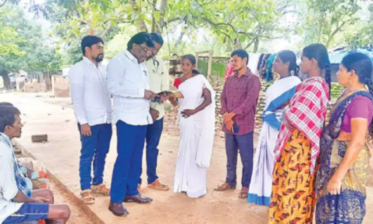 Andhra: DMHO ने आत्मकुर में यूपीएचसी का निरीक्षण किया Andhra: DMHO ने आत्मकुर में यूपीएचसी का निरीक्षण किया