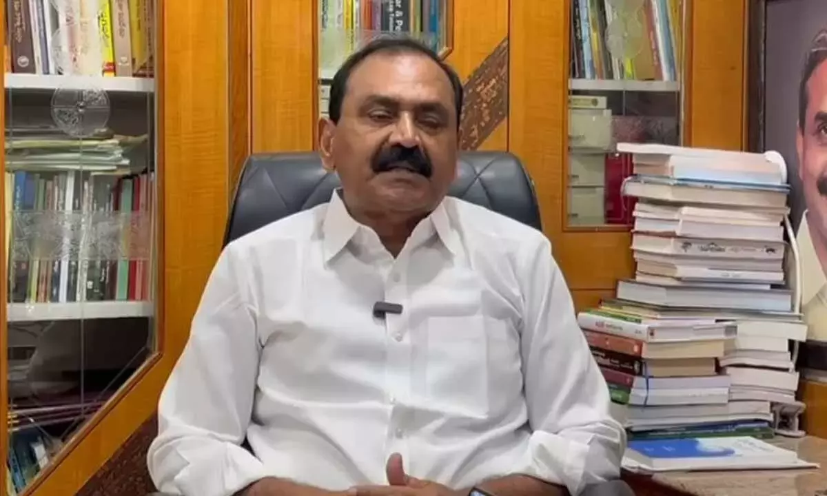 Andhra: भुमना ने पेद्दिरेड्डी गनमैन के निलंबन की आलोचना की Andhra: भुमना ने पेद्दिरेड्डी गनमैन के निलंबन की आलोचना की
