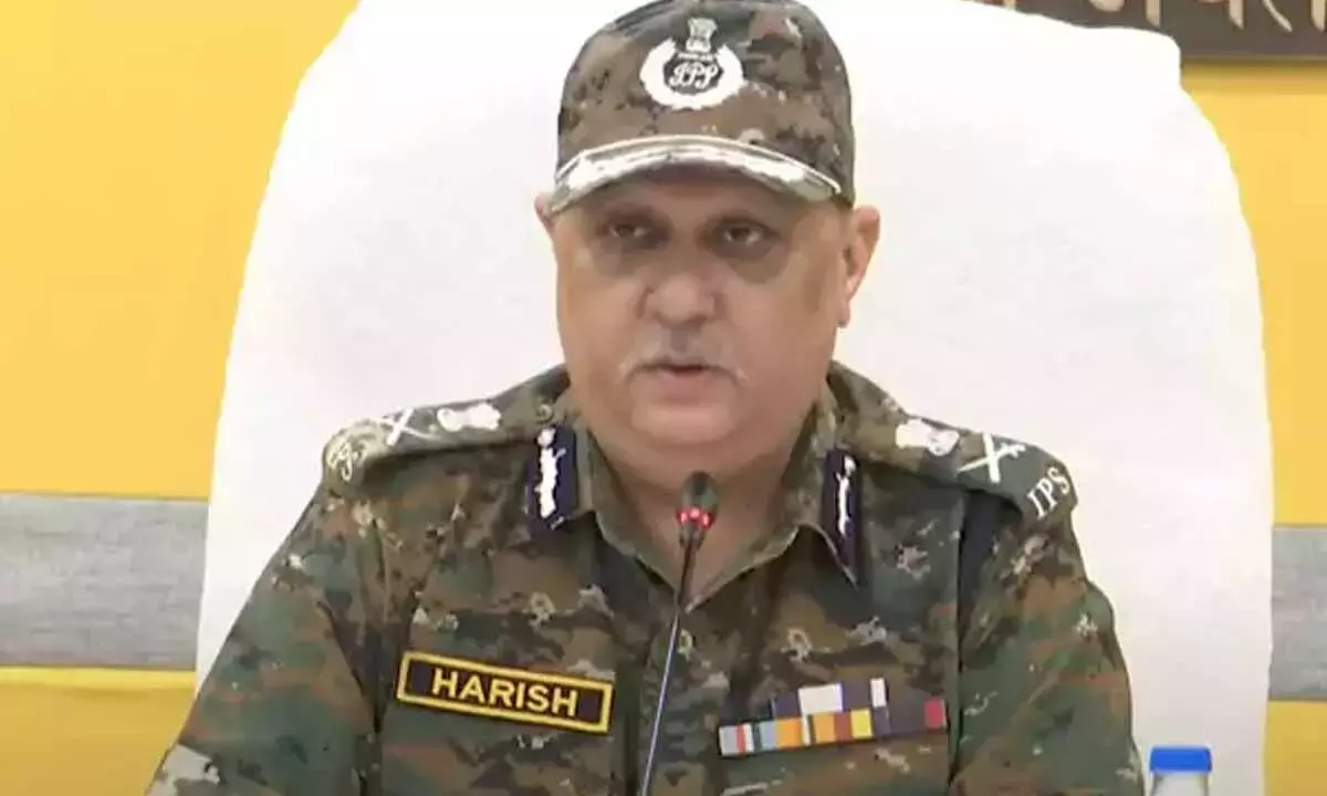 Andhra: नक्सली दंपत्ति ने डीजीपी के समक्ष किया आत्मसमर्पण Andhra: नक्सली दंपत्ति ने डीजीपी के समक्ष किया आत्मसमर्पण
