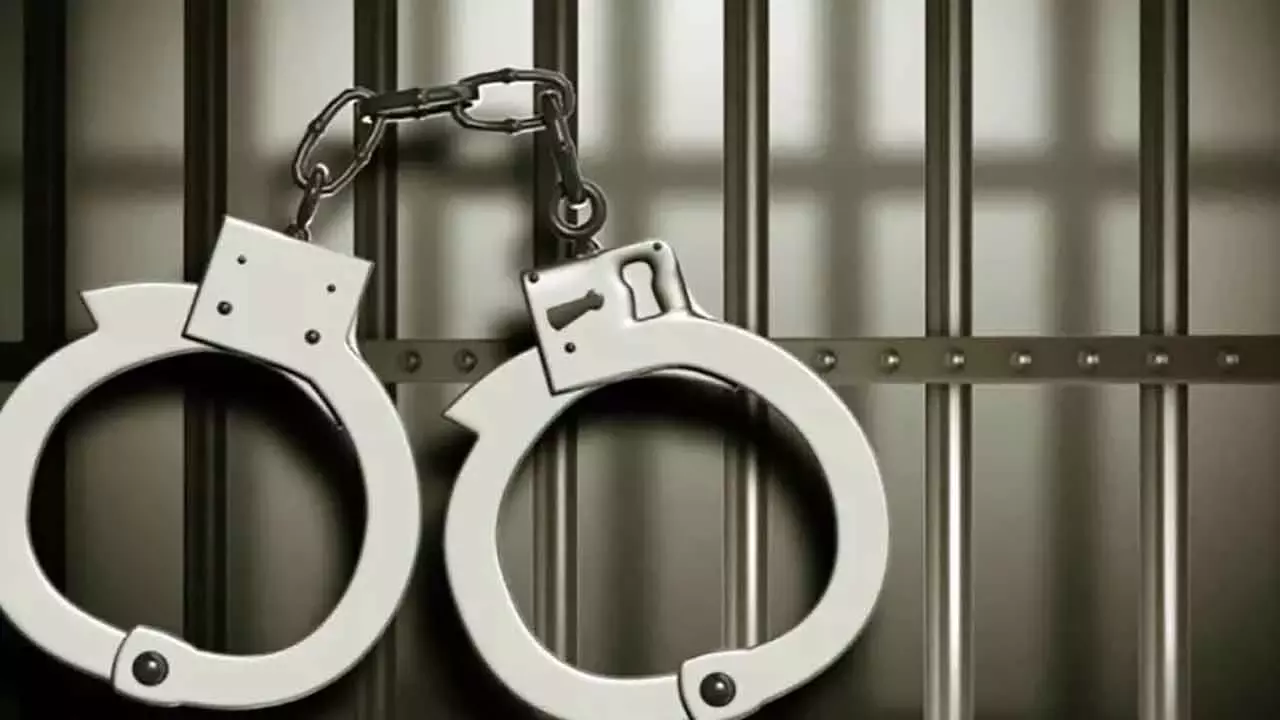Telangana: पुलिस ने चोरी के आरोप में 21 वर्षीय महिला को गिरफ्तार किया Telangana: पुलिस ने चोरी के आरोप में 21 वर्षीय महिला को गिरफ्तार किया