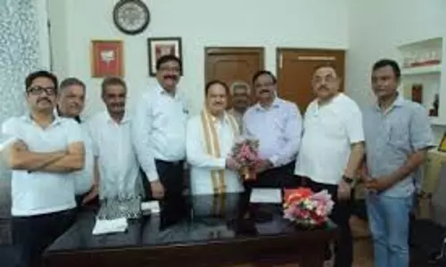 Baliya: AIOCD ने केंद्रीय मंत्री से मिलकर रखीं देशभर के केमिस्टों की समस्याएं