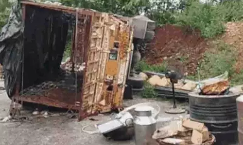 Haryana से श्रद्धालुओं को ले जा रहा ट्रक कांगड़ा जिले में पलटने से 1 की मौत, 4 घायल