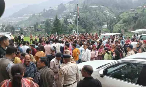 बाढ़ प्रभावित सेराज के दौरे पर Minister Negi को पूर्व की टिप्पणियों के लिए विरोध का सामना करना पड़ा