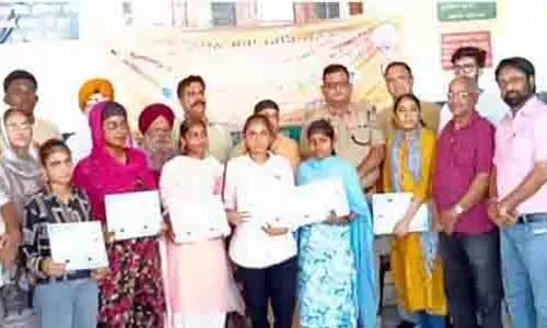 Phagwara में 52 लड़कियों को प्रमाण पत्र और सिलाई मशीनें मिलीं
