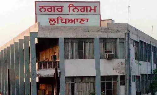 Ludhiana: बास्केटबॉल कोर्ट की छत में रिसाव को लेकर ठेकेदार को नोटिस Ludhiana: बास्केटबॉल कोर्ट की छत में रिसाव को लेकर ठेकेदार को नोटिस