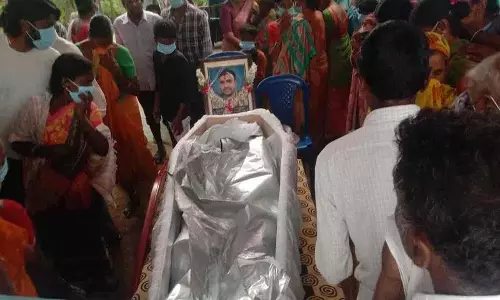 केटीआर की मदद से नवीन का शव लंदन से उनके गृहनगर पहुंचा