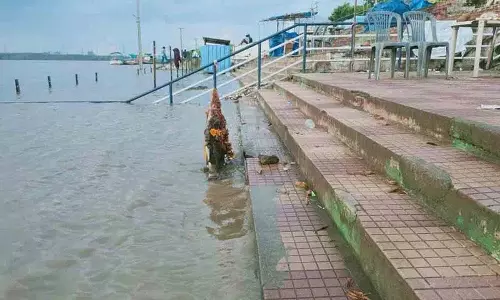 भद्राचलम में गोदावरी का जलस्तर बढ़ रहा भद्राचलम में गोदावरी का जलस्तर बढ़ रहा
