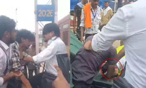 कानपुर स्टेशन पर यात्री की पिटाई, महिला कोच में घुसना पड़ा महंगा कानपुर स्टेशन पर यात्री की पिटाई, महिला कोच में घुसना पड़ा महंगा