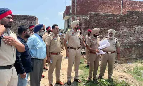 Ludhiana: कई मामलों का सामना कर रहे तस्कर का घर ढहाया गया Ludhiana: कई मामलों का सामना कर रहे तस्कर का घर ढहाया गया