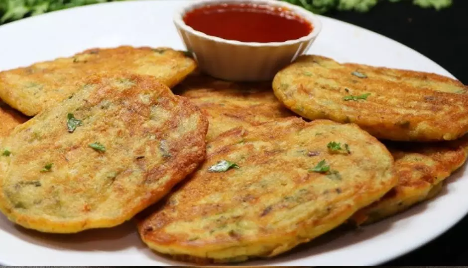 झटपट नाश्ते के लिए बनाएं हेल्दी सूजी पैनकेक