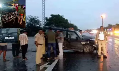 राष्ट्रीय राजमार्ग पर कार ने लॉरी को टक्कर मारी.. दो डीएसपी की मौत राष्ट्रीय राजमार्ग पर कार ने लॉरी को टक्कर मारी.. दो डीएसपी की मौत