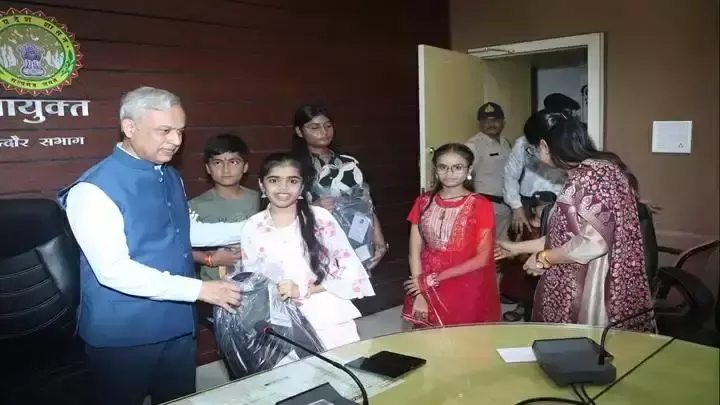 Indore: राजस्व आयुक्त कार्यालय की वेलफेयर सोसाइटी का पहला सम्मेलन संपन्न हुआ Indore: राजस्व आयुक्त कार्यालय की वेलफेयर सोसाइटी का पहला सम्मेलन संपन्न हुआ