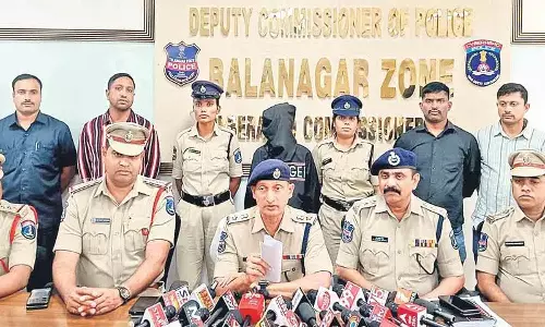 विलासिता की आदी युवती ने प्रेमी के साथ मिलकर चोरी की विलासिता की आदी युवती ने प्रेमी के साथ मिलकर चोरी की