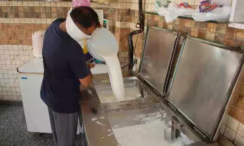Amritsar: खाद्य पदार्थों में मिलावट चिंता का विषय, लोग दूध की गुणवत्ता की जांच