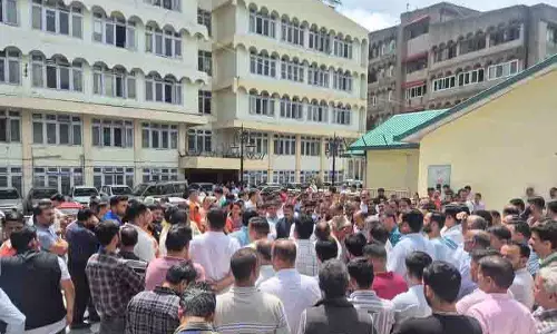Himachal के बिजली कर्मचारियों ने बड़े पैमाने पर विरोध प्रदर्शन की चेतावनी दी
