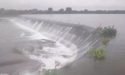 मेडक, संगारेड्डी में भारी बारिश के बाद घनपुर एनीकट ओवरफ्लो हो गया