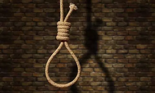 कांथी में छात्र का लटका हुआ शव मिला, सुसाइड नोट भी मिला