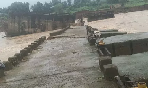 भारी बारिश से स्टॉप डेम बहा, कई गांवों का संपर्क टूटा, रास्ता बहाली में जुटा प्रशासन भारी बारिश से स्टॉप डेम बहा, कई गांवों का संपर्क टूटा, रास्ता बहाली में जुटा प्रशासन