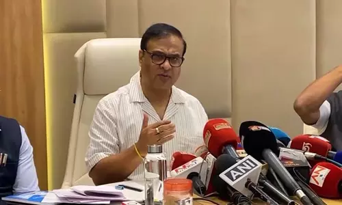 असम ने 8 अवैध बांग्लादेशी घुसपैठियों को लौटाया, CM ने दी चेतावनी असम ने 8 अवैध बांग्लादेशी घुसपैठियों को लौटाया, CM ने दी चेतावनी