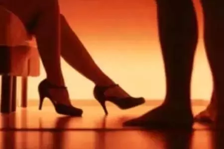 सैलून में सेक्स रैकेट चल रहा था, महिला दलाल के कब्जे से 5 लड़कियों को छुड़ाया गया सैलून में सेक्स रैकेट चल रहा था, महिला दलाल के कब्जे से 5 लड़कियों को छुड़ाया गया