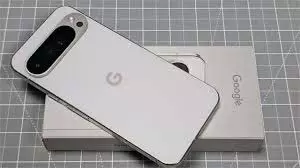 अभी दूर है गूगल लॉन्च इवेंट लेकिन पहले ही सामने आ गया Pixel 10 Pro,10 Pro XL का लुक, फोटो लीक अभी दूर है गूगल लॉन्च इवेंट लेकिन पहले ही सामने आ गया Pixel 10 Pro,10 Pro XL का लुक, फोटो लीक