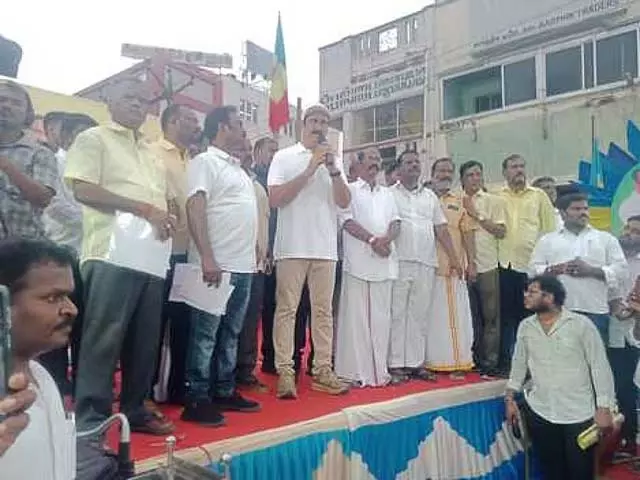 PMK नेता अंबुमणि दूसरे दिन भी पदयात्रा पर PMK नेता अंबुमणि दूसरे दिन भी पदयात्रा पर