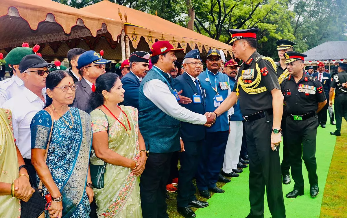 Pune : दक्षिणी कमान ने 26वें कारगिल विजय दिवस को श्रद्धांजलि और जन संपर्क के साथ मनाया Pune : दक्षिणी कमान ने 26वें कारगिल विजय दिवस को श्रद्धांजलि और जन संपर्क के साथ मनाया