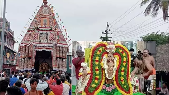 थिरुकादैयुर अमृतकदेश्वर मंदिर में आदिपुरा उत्सव रथ जुलूस थिरुकादैयुर अमृतकदेश्वर मंदिर में आदिपुरा उत्सव रथ जुलूस