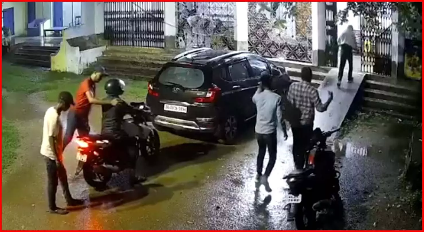 खुलेआम फायरिंग का LIVE वीडियो वायरल, दहशत में लोग खुलेआम फायरिंग का LIVE वीडियो वायरल, दहशत में लोग