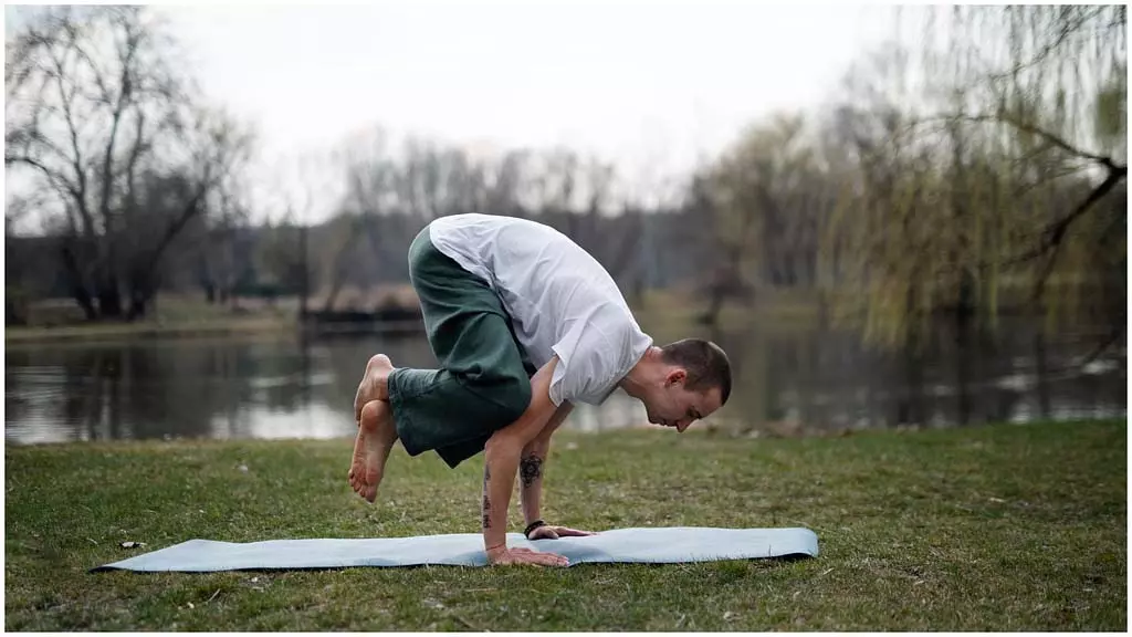 Kagasana Benefits: कौवे की तरह बैठने से सुधरेगी आपकी सेहत, Kagasana से मिलेंगे 5 बड़े फायदे Kagasana Benefits: कौवे की तरह बैठने से सुधरेगी आपकी सेहत, Kagasana से मिलेंगे 5 बड़े फायदे