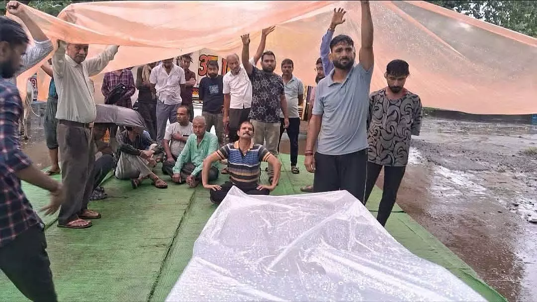 मध्य प्रदेश के PhD छात्र ने कथित मानसिक उत्पीड़न के बाद फांसी लगाकर आत्महत्या की मध्य प्रदेश के PhD छात्र ने कथित मानसिक उत्पीड़न के बाद फांसी लगाकर आत्महत्या की