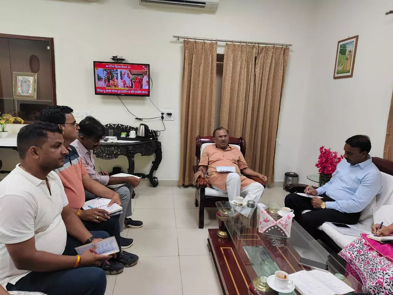 Jaipur: शहर की सफाई व्यवस्था पर गंभीर हुए देवनानी, अधिकारियों को लगाई फटकार Jaipur: शहर की सफाई व्यवस्था पर गंभीर हुए देवनानी, अधिकारियों को लगाई फटकार