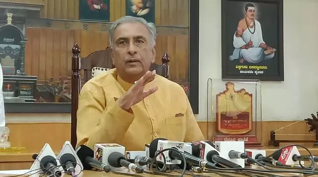 जाति जनगणना सर्वेक्षण के लिए शिक्षकों का उपयोग: विधानसभा अध्यक्ष नाराज जाति जनगणना सर्वेक्षण के लिए शिक्षकों का उपयोग: विधानसभा अध्यक्ष नाराज
