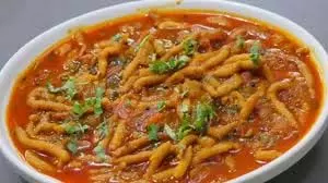 Sev Tamatar Bhaji: हरी सब्जियों से बोर हो गए हैं तो आज ही ट्राई करें ये मसालेदार डिश Sev Tamatar Bhaji: हरी सब्जियों से बोर हो गए हैं तो आज ही ट्राई करें ये मसालेदार डिश