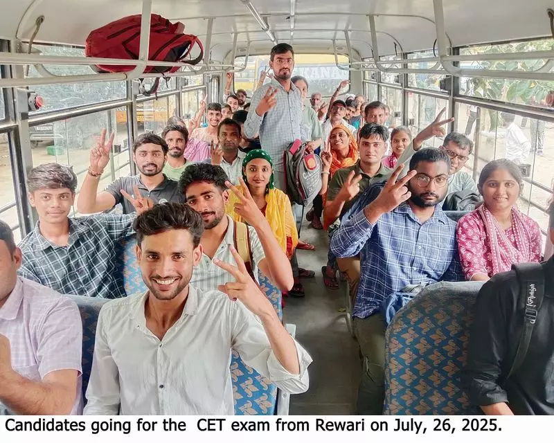 Haryana : फंसे हुए सीईटी अभ्यर्थी समय पर केंद्रों पर पहुंचे Haryana : फंसे हुए सीईटी अभ्यर्थी समय पर केंद्रों पर पहुंचे