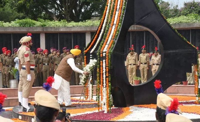 मान ने Kargil Vijay Diwas पर युद्ध नायकों को श्रद्धांजलि दी मान ने Kargil Vijay Diwas पर युद्ध नायकों को श्रद्धांजलि दी