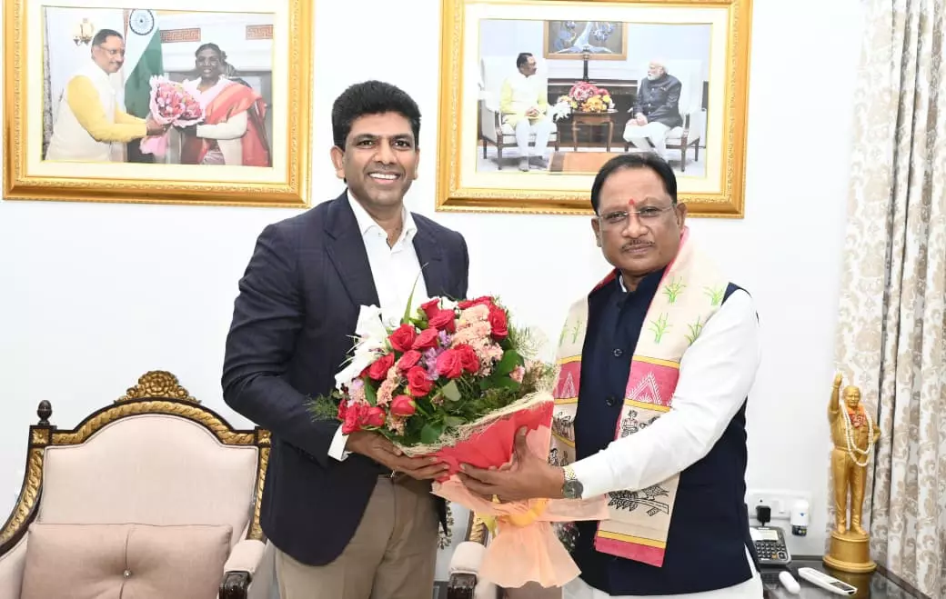 CM साय से केंद्रीय राज्य मंत्री डॉ. चंद्रशेखर पेम्मासानी ने की मुलाकात CM साय से केंद्रीय राज्य मंत्री डॉ. चंद्रशेखर पेम्मासानी ने की मुलाकात