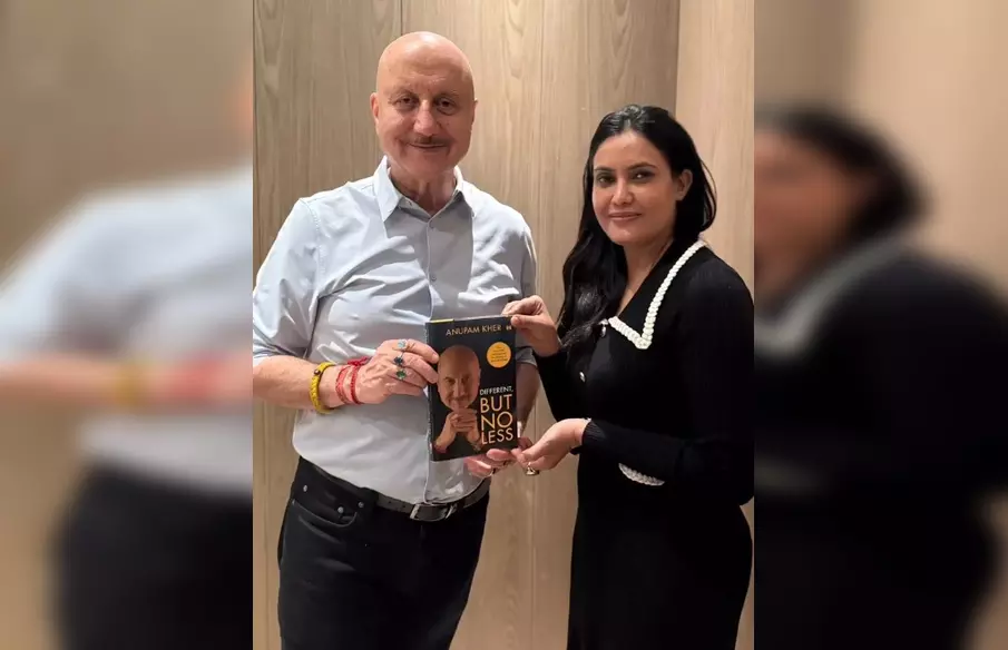 सेना की कर्नल सोफिया कुरैशी से मिले अनुपम खेर, भेंट किया विशेष उपहार सेना की कर्नल सोफिया कुरैशी से मिले अनुपम खेर, भेंट किया विशेष उपहार