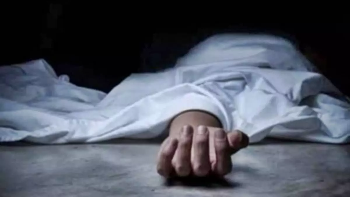 Kerala: पलक्कड़ में टूटे हुए बिजली के तार पर पैर रखने से एक किसान की मौत Kerala: पलक्कड़ में टूटे हुए बिजली के तार पर पैर रखने से एक किसान की मौत
