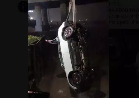 Mumbai: गूगल मैप्स की गलती से महिला खाई में गिरी, स्थानीय लोगों ने बचाया Mumbai: गूगल मैप्स की गलती से महिला खाई में गिरी, स्थानीय लोगों ने बचाया