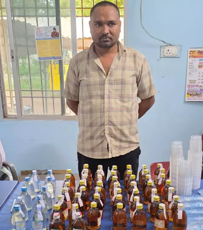 आरंग के देहात इलाके में शराब कोचिया गिरफ्तार आरंग के देहात इलाके में शराब कोचिया गिरफ्तार