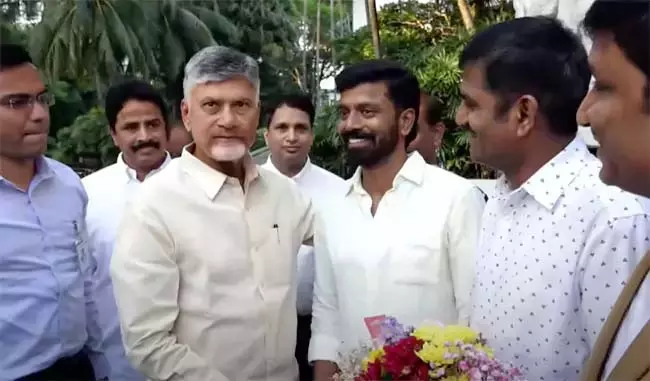 Andhra : मुख्यमंत्री चंद्रबाबू का सिंगापुर में भव्य स्वागत Andhra : मुख्यमंत्री चंद्रबाबू का सिंगापुर में भव्य स्वागत