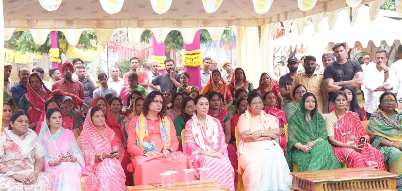 Jaipur: तीज महोत्सव में लोक कला, व्यंजन और महिला शक्ति की झलक Jaipur: तीज महोत्सव में लोक कला, व्यंजन और महिला शक्ति की झलक
