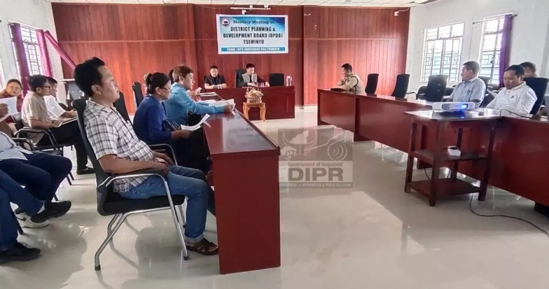 Nagaland : त्सेमिन्यु डीपीडीबी ने योजनाओं की समीक्षा की Nagaland : त्सेमिन्यु डीपीडीबी ने योजनाओं की समीक्षा की