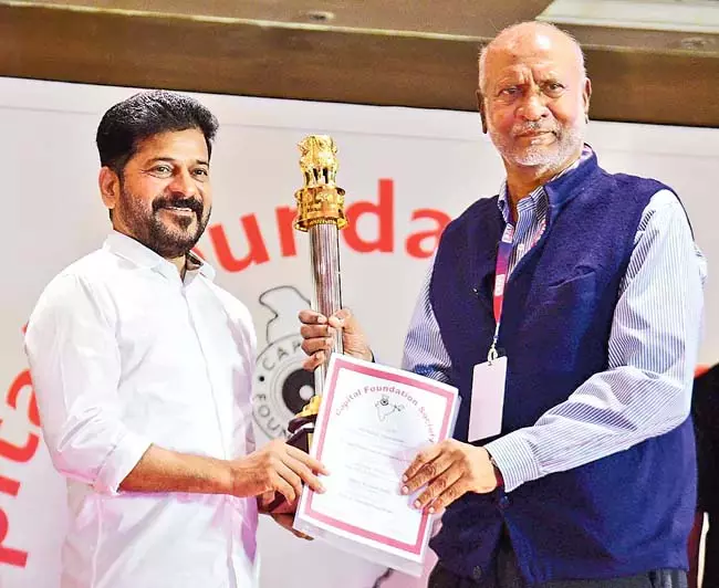 CM Revanth Reddy : वर्तमान राजनीति में विचारधाराएं लुप्त हो रही हैं CM Revanth Reddy : वर्तमान राजनीति में विचारधाराएं लुप्त हो रही हैं