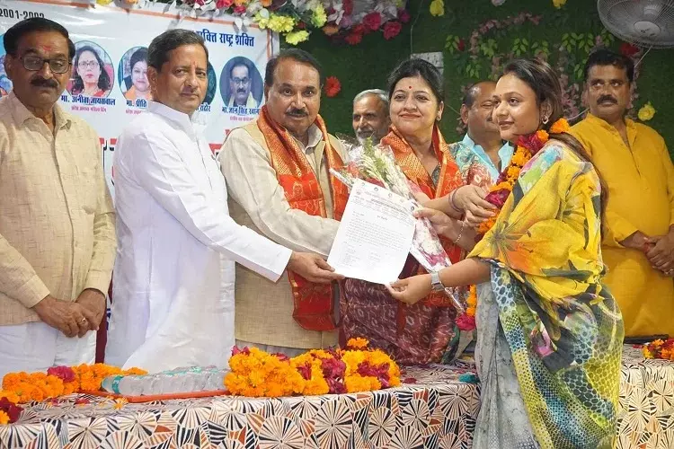 Jalaun: व्यापार मंडल की जिला उपाध्यक्ष बनीं डॉ. प्रज्ञा राजपूत Jalaun: व्यापार मंडल की जिला उपाध्यक्ष बनीं डॉ. प्रज्ञा राजपूत