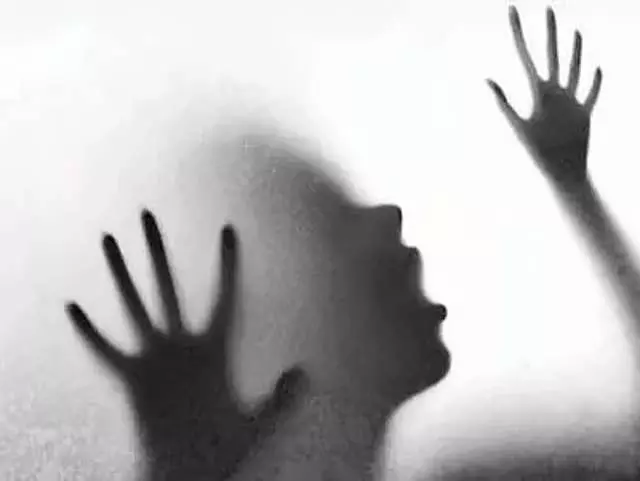 UP : महिला से बलात्कार, अस्पताल कर्मचारी गिरफ्तार UP : महिला से बलात्कार, अस्पताल कर्मचारी गिरफ्तार